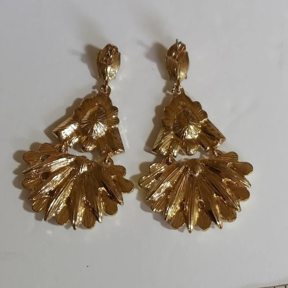 Bejeweled Pierced Chandelier Earrings Make a Statement‎ - Picture 3 of 7